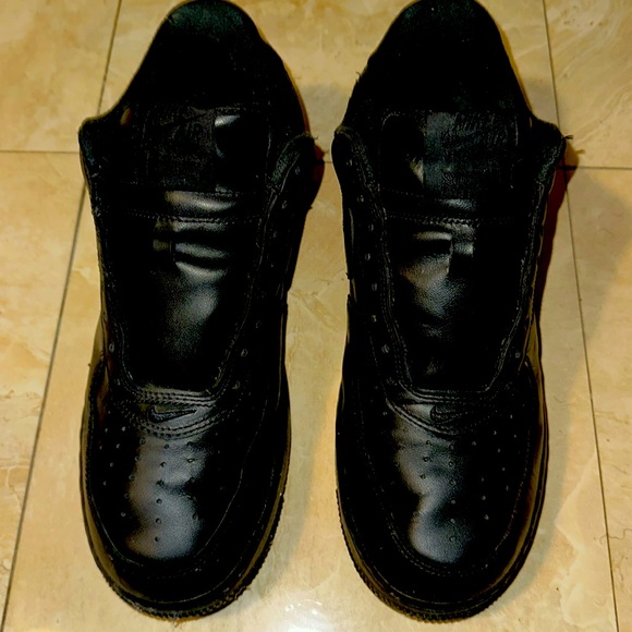 Air Force 1’s Supreme Edition - Picture 1 of 4